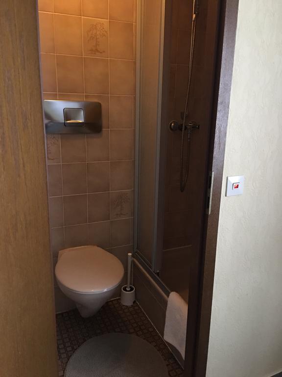 Riverside Airport Hotel ケルステルバッハ エクステリア 写真
