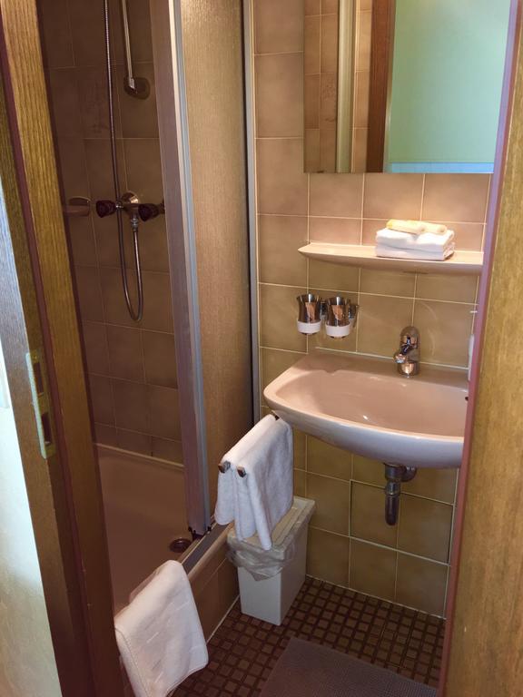 Riverside Airport Hotel ケルステルバッハ エクステリア 写真