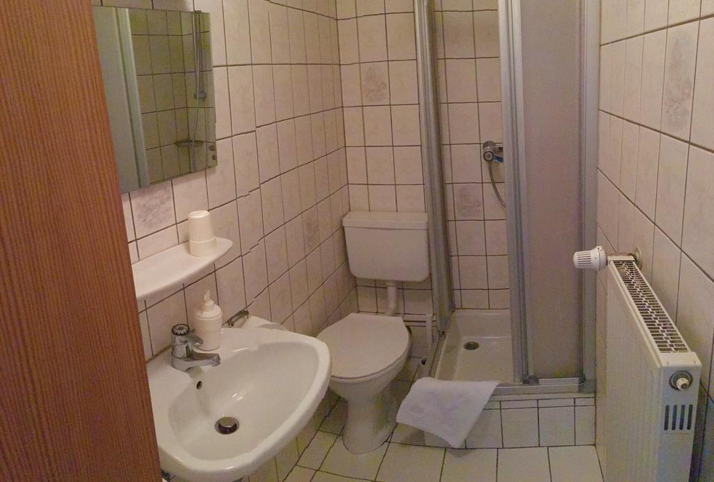 Riverside Airport Hotel ケルステルバッハ エクステリア 写真
